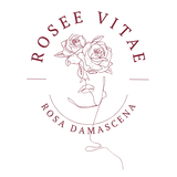ROSEE VITAE logo rooside ja tekstiga valgel taustal.