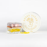 Roosiõli toode, millel on „Rosee Vitae“ bränding valgel taustal.